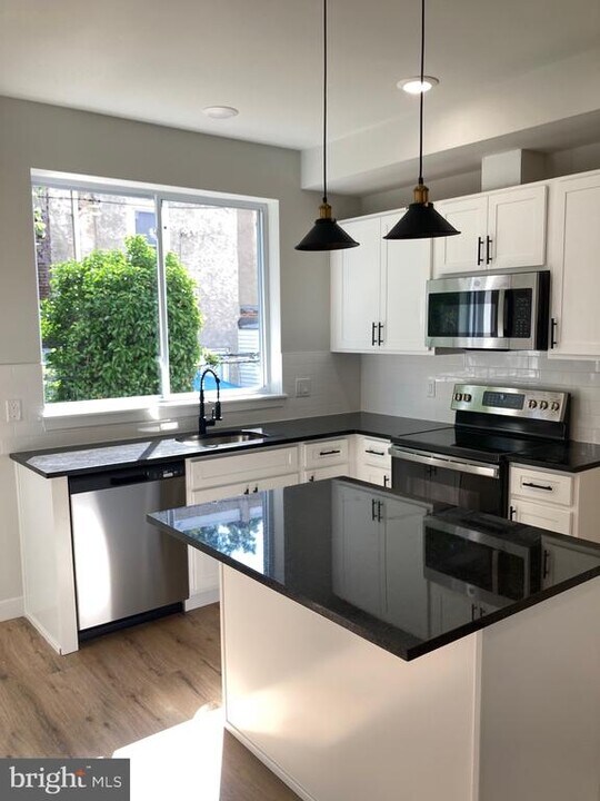 2139 Bellmore St in Philadelphia, PA - Building Photo