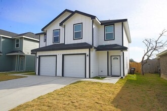 3818 Key W Way in Converse, TX - Building Photo - Building Photo