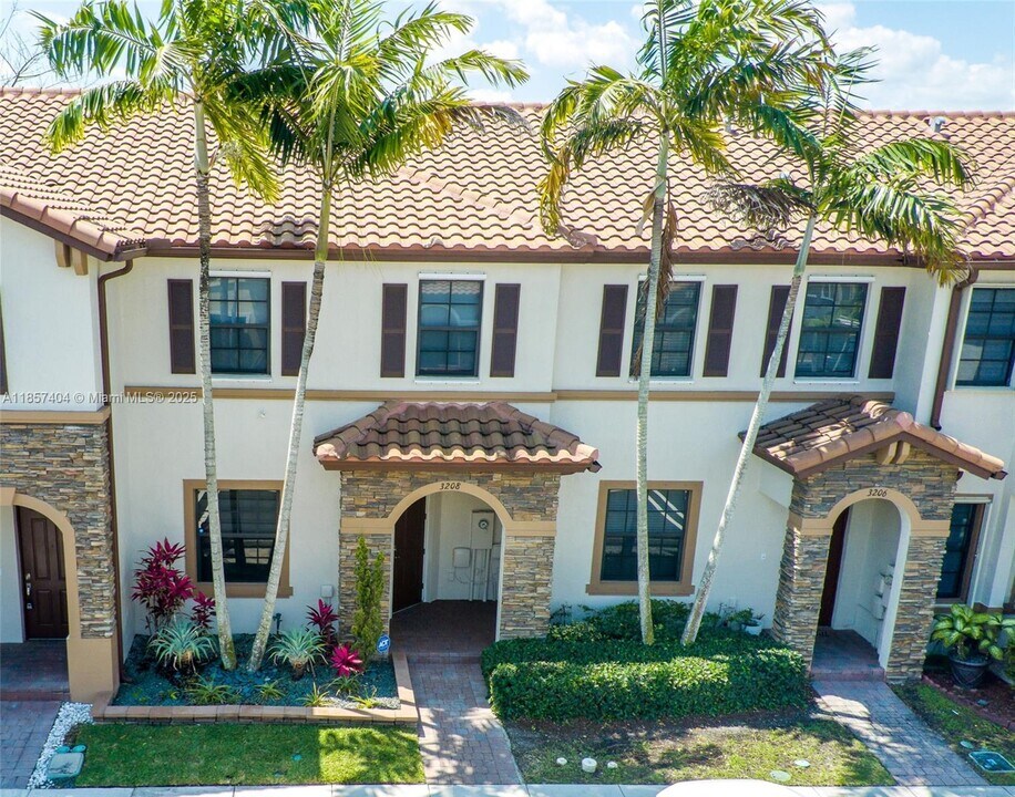 3208 SE 6th St in Homestead, FL - Building Photo