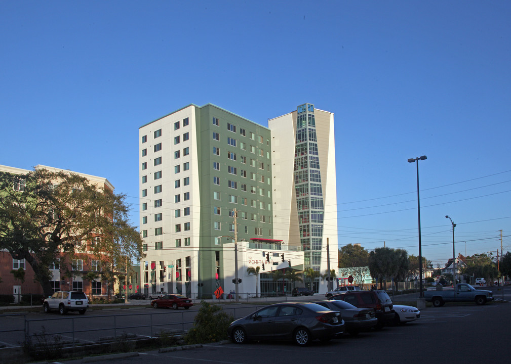 The Portland Apartments in St. Petersburg, FL - Foto de edificio