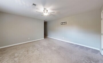 5850 Braesheather Dr in Houston, TX - Foto de edificio - Building Photo