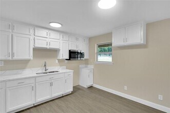 705 George Hopper Rd in Midlothian, TX - Building Photo - Building Photo