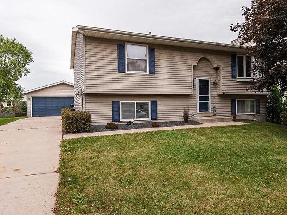 1933-49 1/2 49 1/2 St NW in Rochester, MN - Building Photo