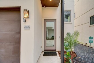 3217 Garrow St in Houston, TX - Building Photo - Building Photo