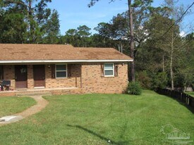 4909 Yacht Harbor Cir in Pensacola, FL - Building Photo