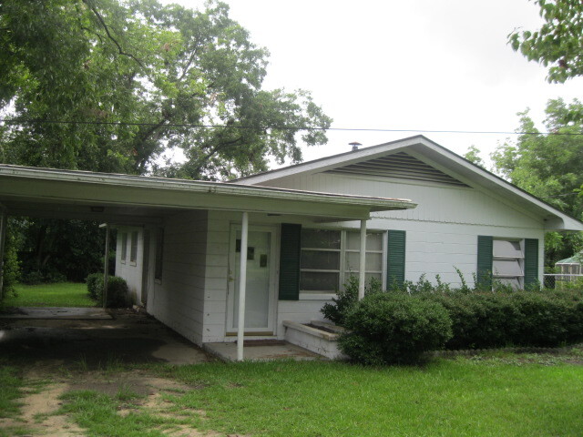 411 Bonnie St in Glennville, GA - Building Photo - Building Photo