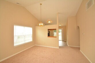 1186 Kinross Dr in Avon, IN - Building Photo - Building Photo