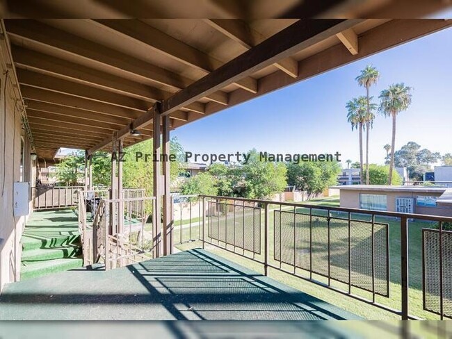 property at 2411 W Hazelwood St