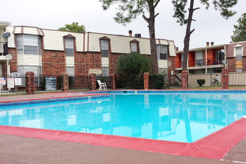 Plaza Azul Apartments in Houston, TX - Building Photo