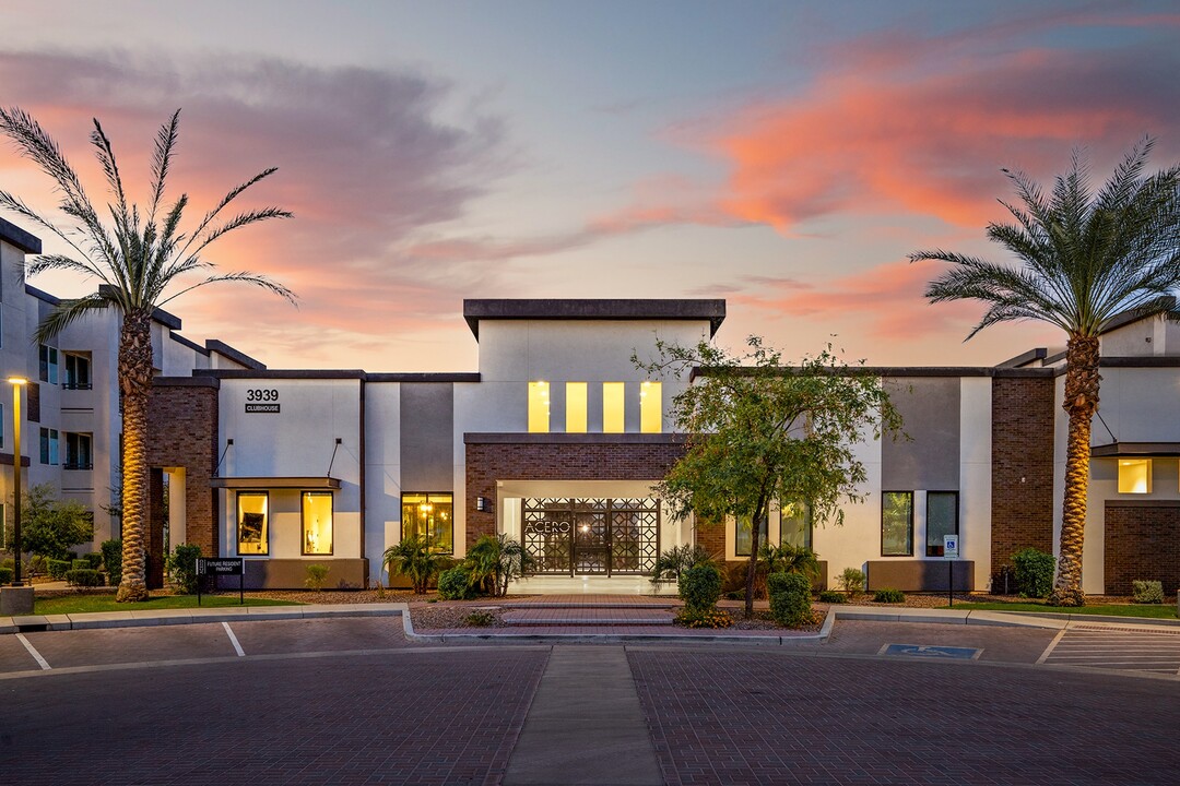 Acero Cooley Station in Gilbert, AZ - Building Photo