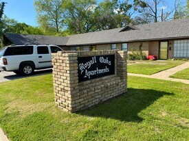 409 Royal St in Athens, TX - Building Photo