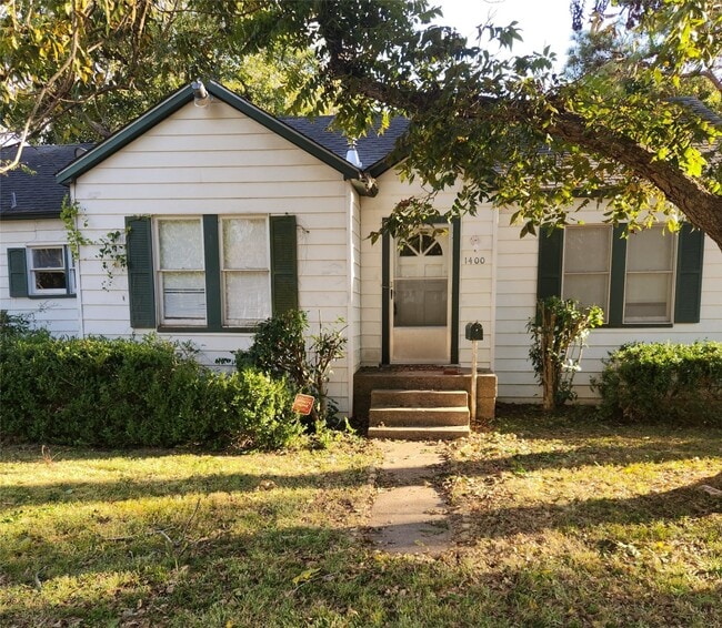 property at 1400 Dyer Ave