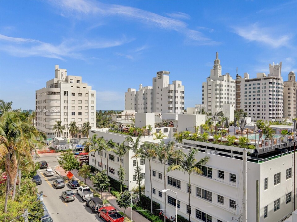 245 18th St, Unit 704 in Miami Beach, FL - Building Photo