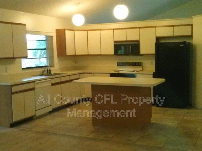 2026 Larkwood Dr in Apopka, FL - Building Photo