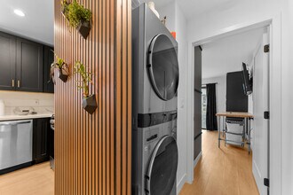 351 S Catalina St in Los Angeles, CA - Building Photo - Building Photo