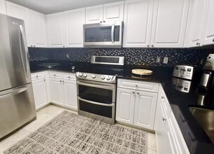 560 S Sapodilla Ave-Unit -303 in West Palm Beach, FL - Building Photo - Building Photo