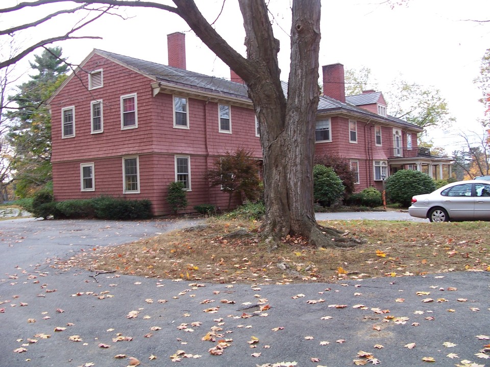 66 Main St in Southborough, MA - Building Photo