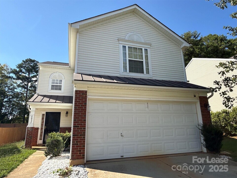 6831 Sunman Rd in Charlotte, NC - Building Photo