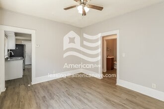 3211 E 30 Terrace in Kansas City, MO - Foto de edificio - Building Photo