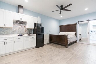 4906 Riverhills Dr in Tampa, FL - Building Photo - Building Photo