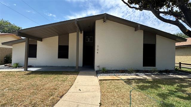 704 Azalia Dr in Lewisville, TX - Building Photo - Building Photo