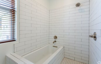280 NW Red Barn Cir in Bentonville, AR - Building Photo - Building Photo