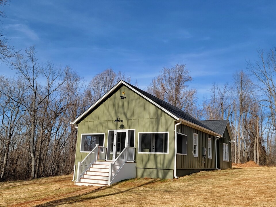 7143 Hesperides Dr in Warrenton, VA - Building Photo