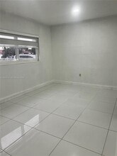 6550 W 8th Ave in Hialeah, FL - Building Photo - Building Photo
