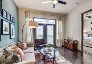 935 N Wilcrest Dr in Houston, TX - Building Photo - Building Photo