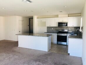 32273 Wild West Ct in Winchester, CA - Building Photo - Building Photo