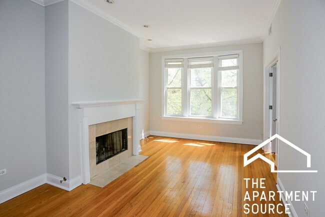 3852 N Southport Ave, Unit 2
