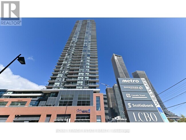 2200-2200 Lake Shore Blvd W in Toronto, ON - Building Photo - Building Photo