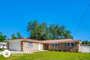 1055 Grove Park Dr S in Orange Park, FL - Building Photo
