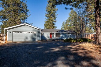 60289 Cinder Butte Rd in Bend, OR - Foto de edificio - Building Photo