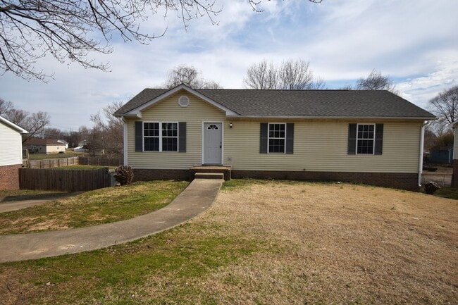 1817 Needmore Rd in Clarksville, TN - Building Photo - Building Photo