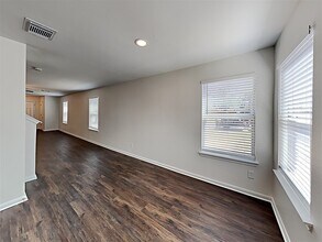 18011 Shallow Leaf Ln in Cypress, TX - Foto de edificio - Building Photo