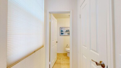 28620 Vista Del Rio Dr in Santa Clarita, CA - Foto de edificio - Building Photo