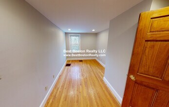 429 Franklin St, Unit 1L in Cambridge, MA - Foto de edificio - Building Photo