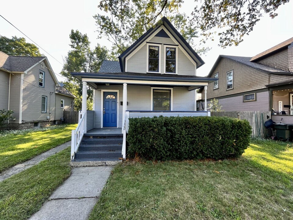 1522 Clinton St in Muskegon, MI - Building Photo