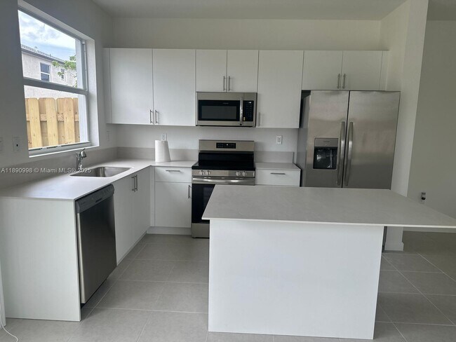 15627-15277 SW 277th St in Homestead, FL - Building Photo - Building Photo