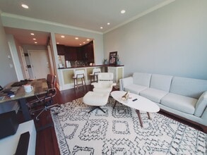 49 Day St, Unit 4 in Norwalk, CT - Foto de edificio - Building Photo