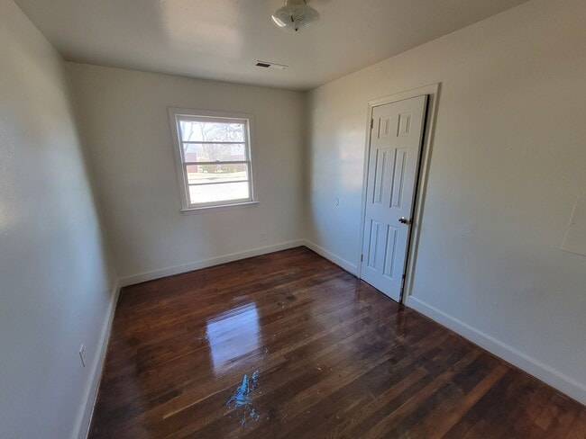 2308 Kersey St in Greensboro, NC - Foto de edificio - Building Photo