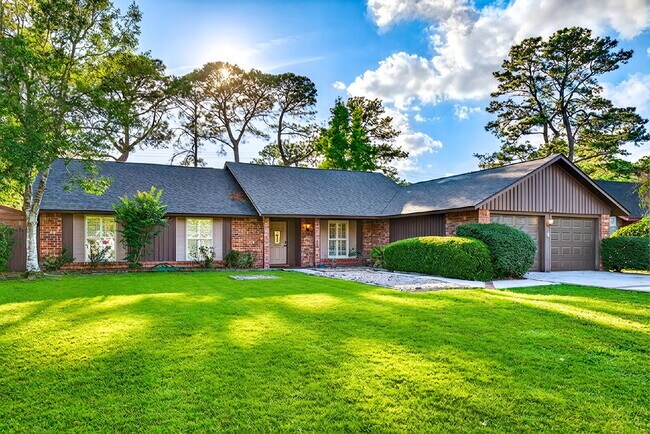 5 Dorchester Ct in Savannah, GA - Building Photo - Building Photo