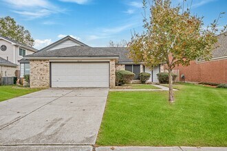 18123 Lake Bend Dr in Houston, TX - Building Photo - Building Photo
