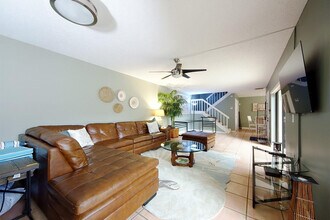 1700 Embassy Dr in West Palm Beach, FL - Building Photo - Building Photo