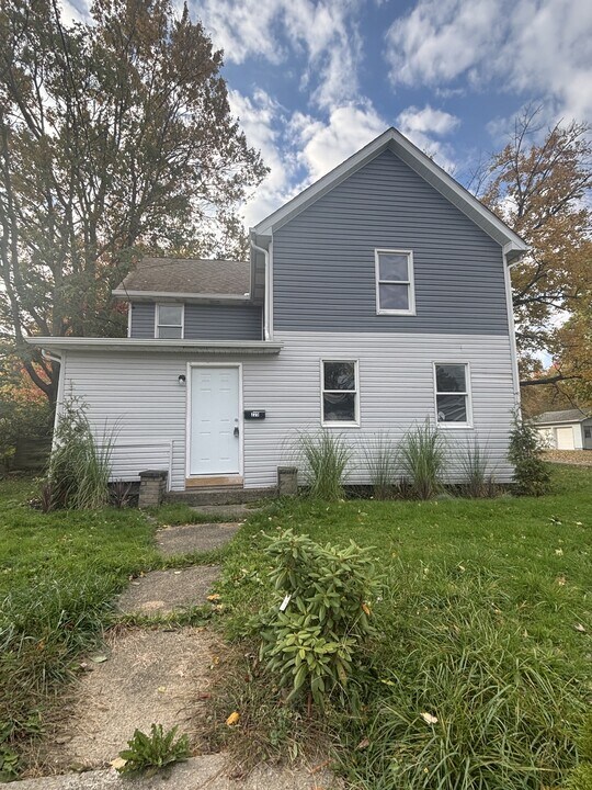 225 E Bergey St in Wadsworth, OH - Building Photo