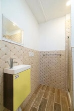 156 W 15th St in New York, NY - Building Photo - Building Photo