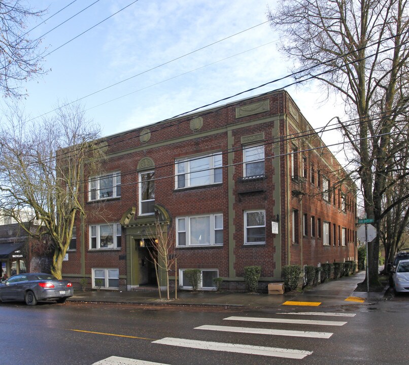 Rex Manor in Portland, OR - Building Photo