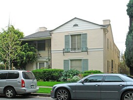 136 S McCarty Dr in Beverly Hills, CA - Building Photo