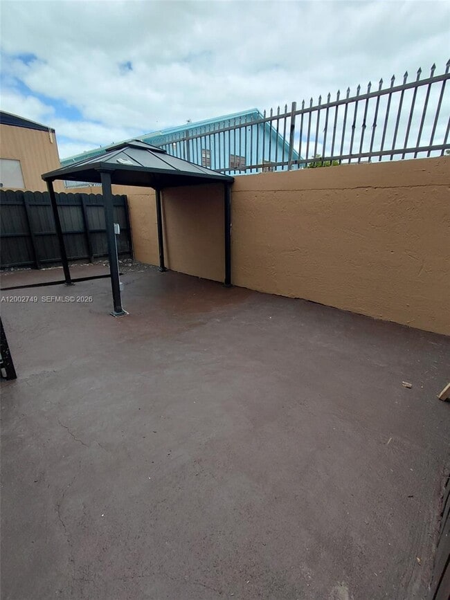 5435 W 24th Ave in Hialeah, FL - Building Photo - Building Photo